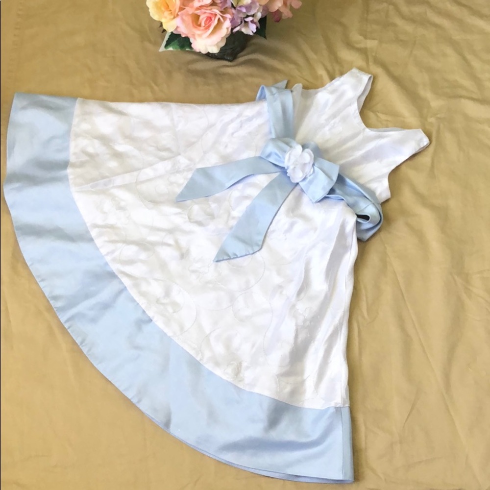 🐰Baby blue and white dress💐